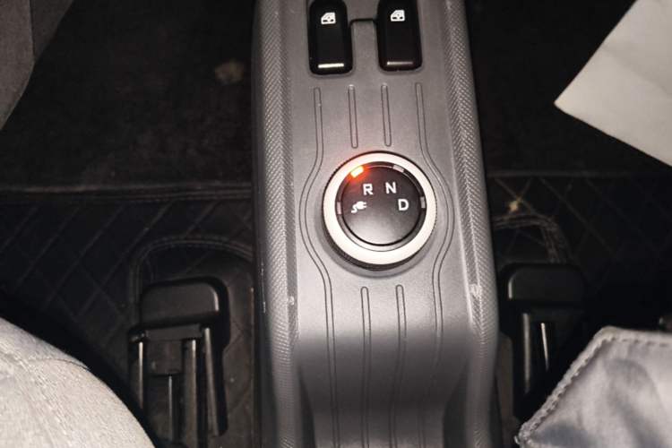 Used Wuling Hongguang MINIEV 2021 Macaron Premium Model – Lithium Iron Phosphate Gear Lever