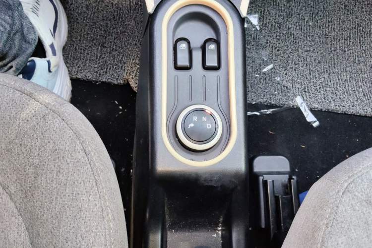 Used Wuling Hongguang MINIEV 2021 Macaron Premium Model – Lithium Iron Phosphate Gear Lever