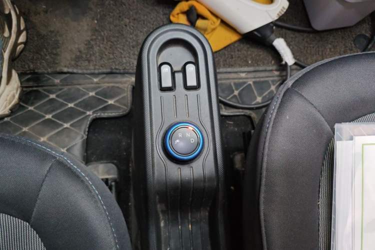Used Wuling Hongguang MINIEV 2021 Macaron Fashion Edition Lithium-Ion Battery Gear Lever