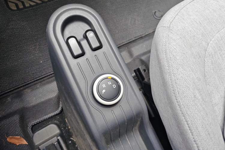 Used Wuling Hongguang MINIEV 2021 Macaron Fashion Edition Lithium-Ion Battery Gear Lever