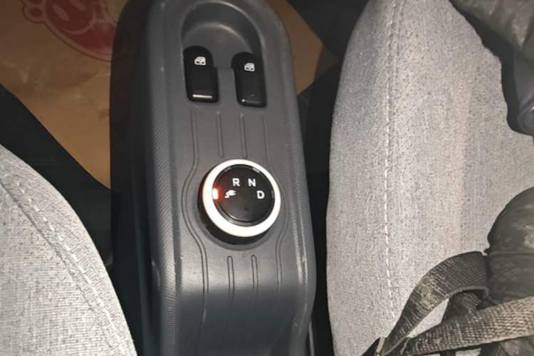 Used Wuling Hongguang MINIEV 2021 Macaron Premium Model – Lithium Iron Phosphate Gear Lever
