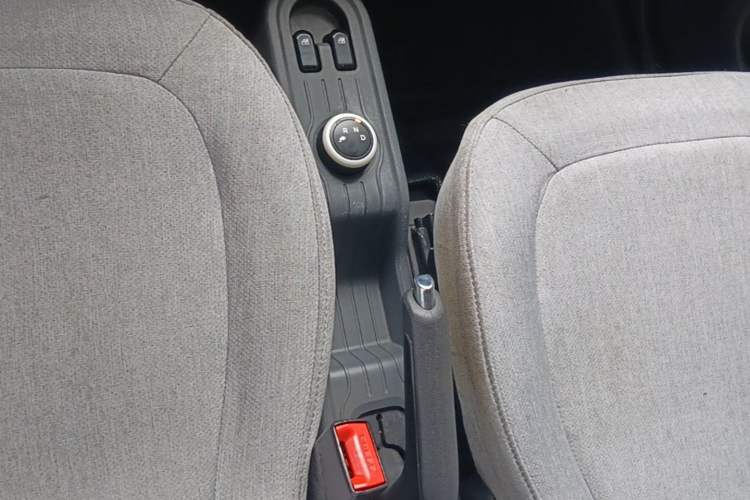 Used Wuling Hongguang MINIEV 2021 Macaron Fashion Model Lithium Iron Phosphate Gear Lever