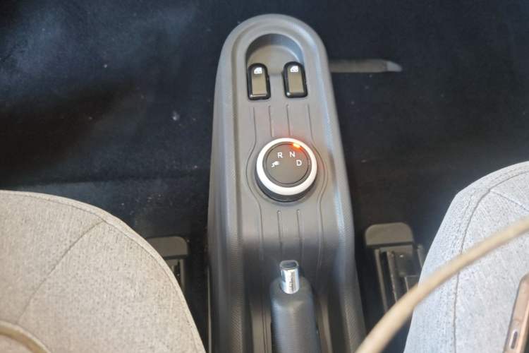 Used Wuling Hongguang MINIEV 2021 Macaron Premium Model – Lithium Iron Phosphate Gear Lever