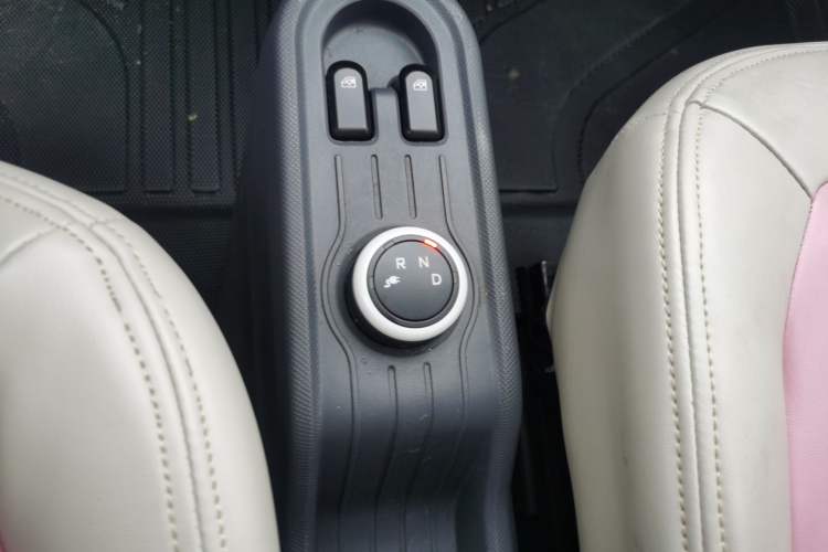 Used Wuling Hongguang MINIEV 2021 Macaron Premium Model – Lithium Iron Phosphate Gear Lever