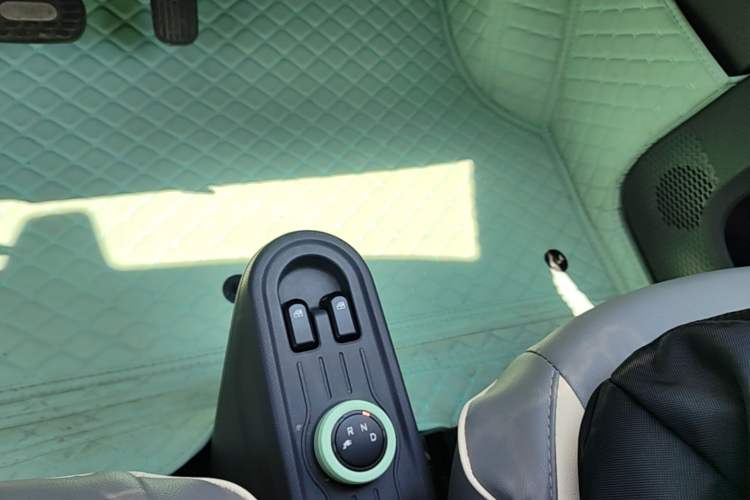 Used Wuling Hongguang MINIEV 2021 Macaron Fashion Edition Lithium-Ion Battery Gear Lever