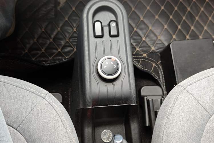 Used Wuling Hongguang MINIEV 2021 Macaron Premium Model – Lithium-NMC Gear Lever