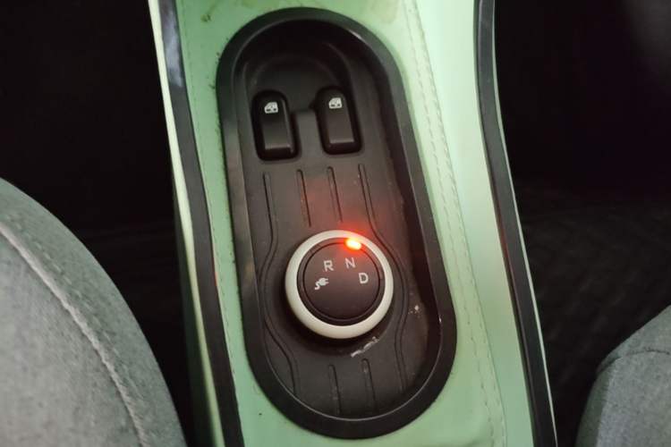Used Wuling Hongguang MINIEV 2021 Macaron Fashion Model Lithium Iron Phosphate Gear Lever