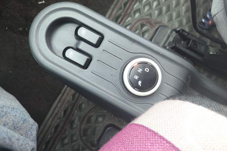 Used Wuling Hongguang MINIEV 2021 Macaron Fashion Edition Lithium-Ion Battery Gear Lever