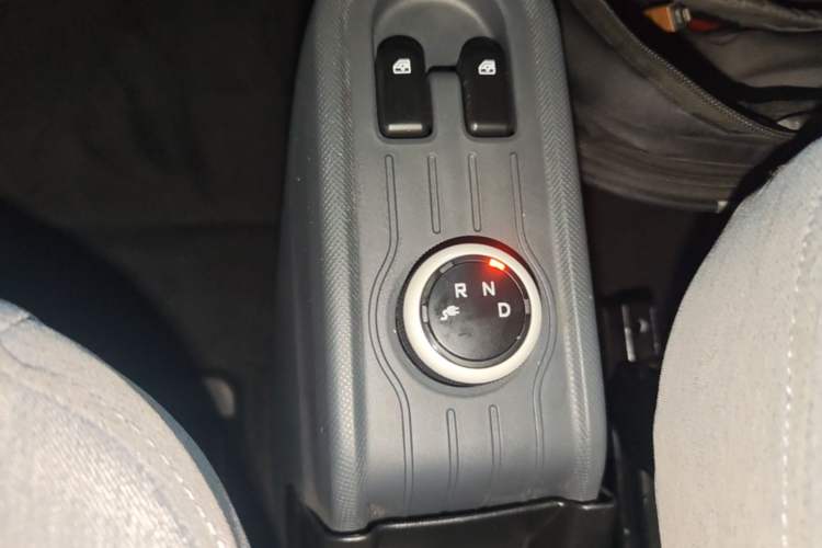 Used Wuling Hongguang MINIEV 2021 Macaron Fashion Model Lithium Iron Phosphate Gear Lever