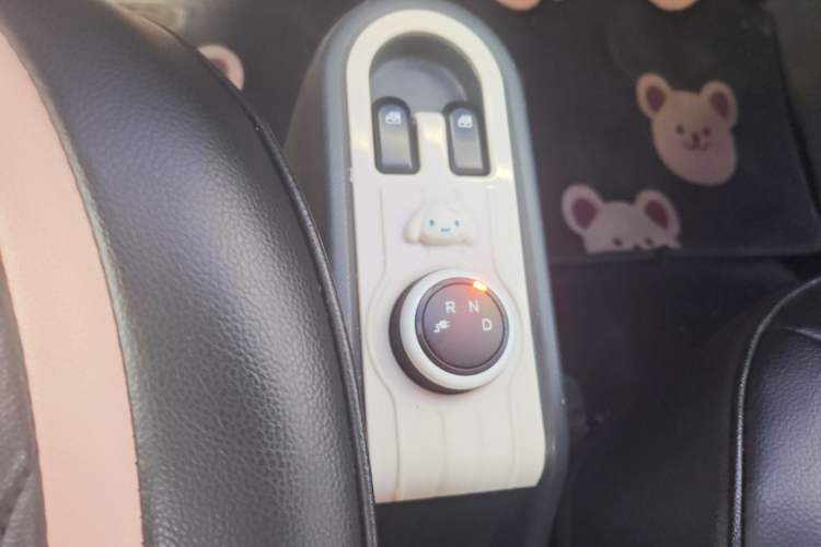 Used Wuling Hongguang MINIEV 2021 Macaron Premium Model – Lithium-NMC Gear Lever