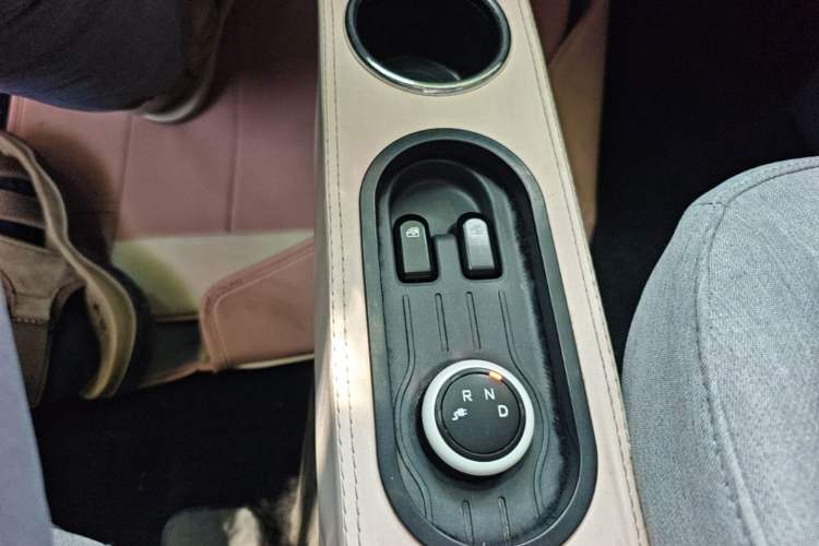 Used Wuling Hongguang MINIEV 2021 Macaron Premium Model – Lithium Iron Phosphate Gear Lever