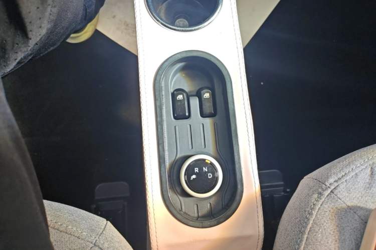 Used Wuling Hongguang MINIEV 2021 Macaron Fashion Model Lithium Iron Phosphate Gear Lever