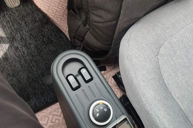 Used Wuling Hongguang MINIEV 2021 Macaron Fashion Edition Lithium-Ion Battery Gear Lever