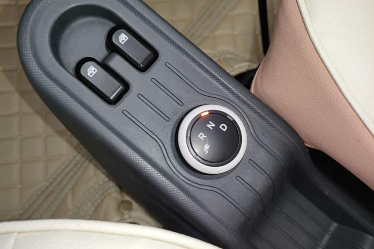 Used Wuling Hongguang MINIEV 2021 Macaron Fashion Model Lithium Iron Phosphate Gear Lever