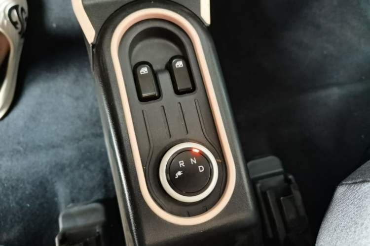 Used Wuling Hongguang MINIEV 2021 Macaron Premium Model – Lithium Iron Phosphate Gear Lever