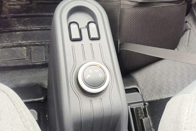 Used Wuling Hongguang MINIEV 2021 Macaron Premium Model – Lithium Iron Phosphate Gear Lever