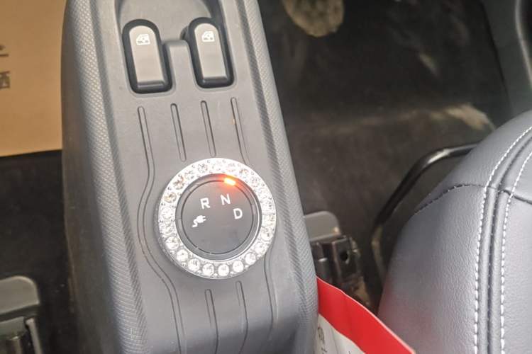 Used Wuling Hongguang MINIEV 2021 Macaron Fashion Edition Lithium-Ion Battery Gear Lever