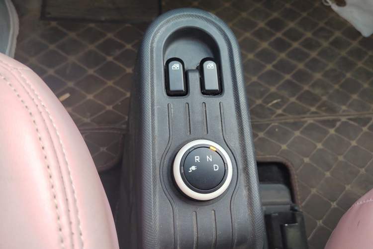 Used Wuling Hongguang MINIEV 2021 Macaron Fashion Model Lithium Iron Phosphate Gear Lever
