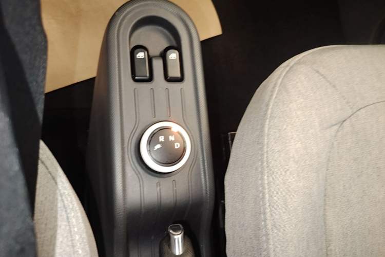 Used Wuling Hongguang MINIEV 2021 Macaron Fashion Model Lithium Iron Phosphate Gear Lever