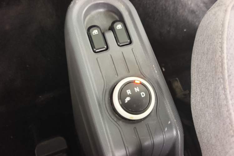 Used Wuling Hongguang MINIEV 2021 Macaron Premium Model – Lithium-NMC Gear Lever