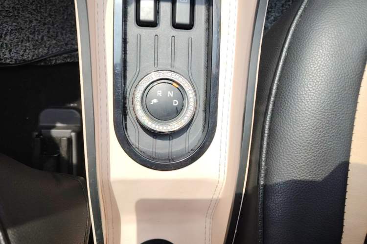 Used Wuling Hongguang MINIEV 2021 Macaron Sandwich Model 170 km Lithium Iron Phosphate Gear Lever