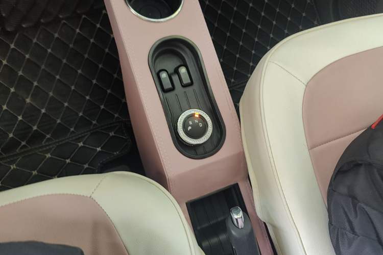 Used Wuling Hongguang MINIEV 2021 Macaron Premium Model – Lithium Iron Phosphate Gear Lever
