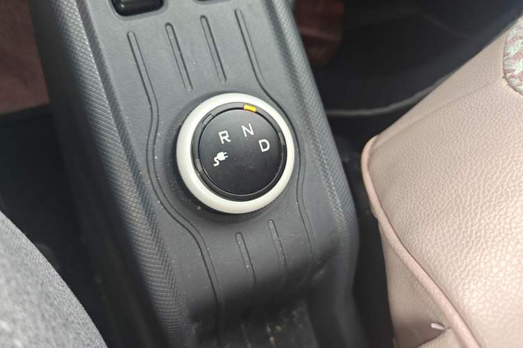 Used Wuling Hongguang MINIEV 2021 Macaron Premium Model – Lithium Iron Phosphate Gear Lever