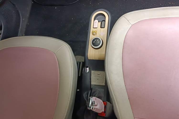 Used Wuling Hongguang MINIEV 2021 Macaron Sandwich Model 120 km Lithium Iron Phosphate Gear Lever