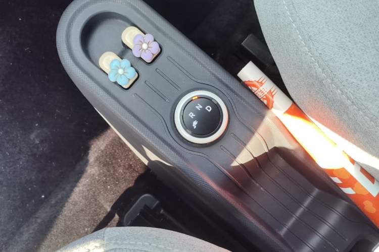 Used Wuling Hongguang MINIEV 2021 Macaron Fashion Model Lithium Iron Phosphate Gear Lever