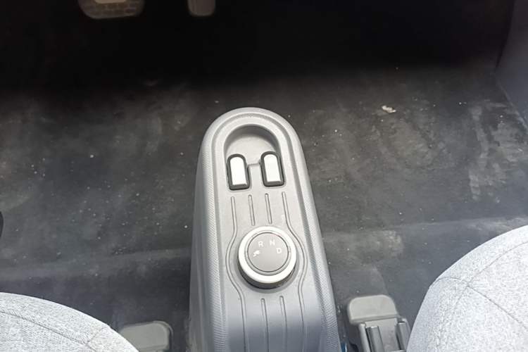 Used Wuling Hongguang MINIEV 2021 Macaron Premium Model – Lithium Iron Phosphate Gear Lever