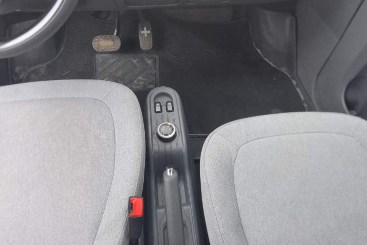 Used Wuling Hongguang MINIEV 2021 Macaron Fashion Model Lithium Iron Phosphate Gear Lever
