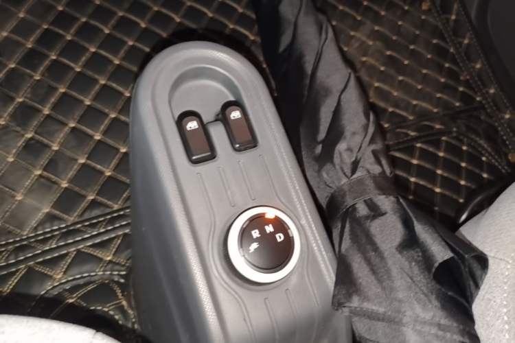 Used Wuling Hongguang MINIEV 2021 Macaron Fashion Edition Lithium-Ion Battery Gear Lever