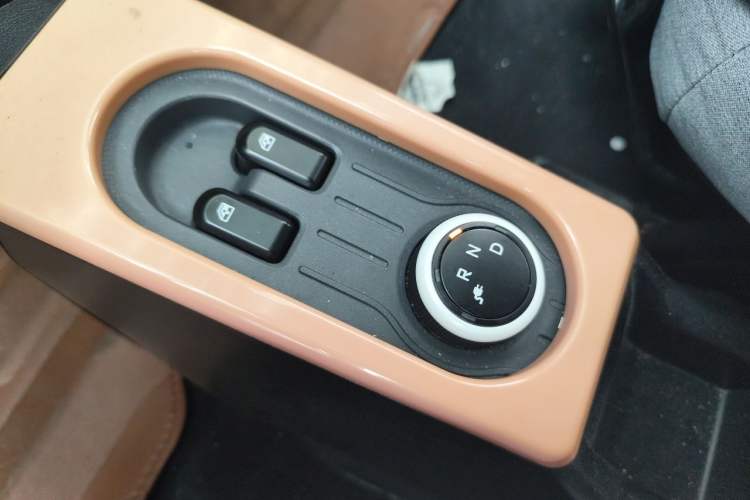 Used Wuling Hongguang MINIEV 2021 Macaron Fashion Model Lithium Iron Phosphate Gear Lever