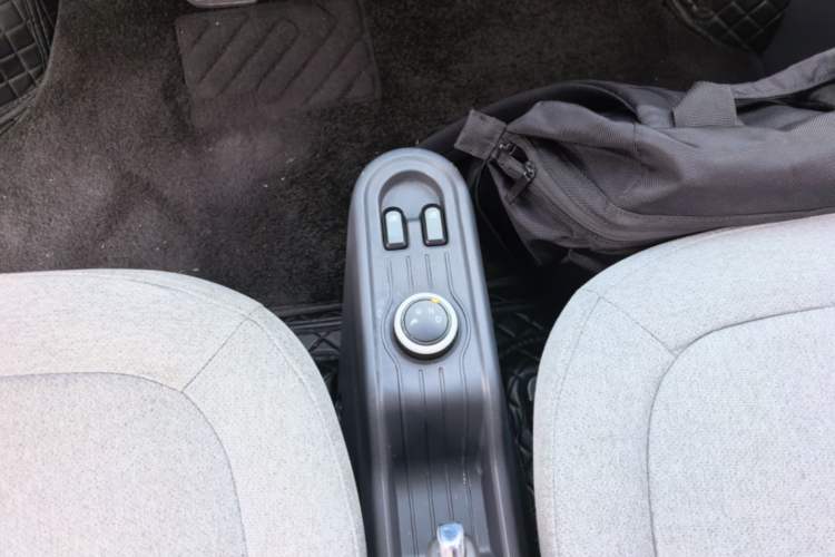 Used Wuling Hongguang MINIEV 2021 Macaron Premium Model – Lithium Iron Phosphate Gear Lever