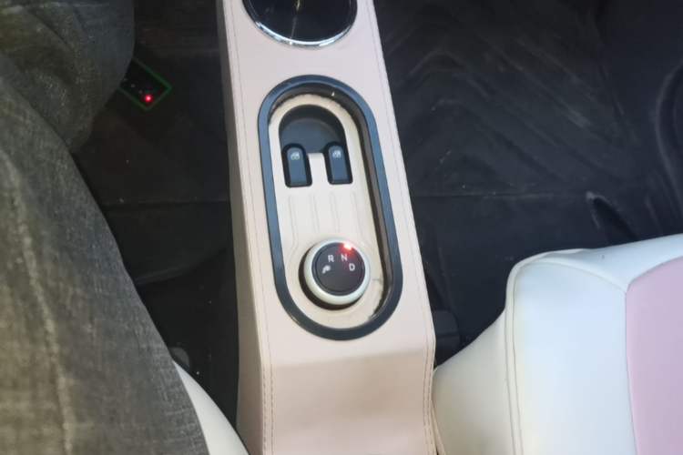 Used Wuling Hongguang MINIEV 2021 Macaron Premium Model – Lithium Iron Phosphate Gear Lever