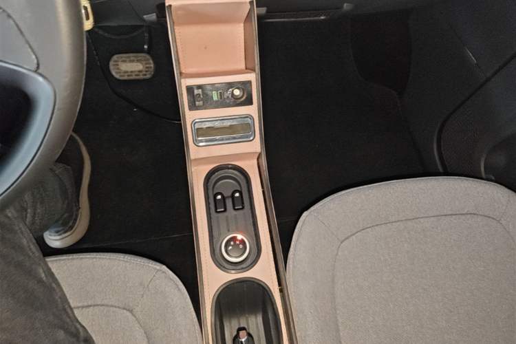 Used Wuling Hongguang MINIEV 2021 Macaron Premium Model – Lithium Iron Phosphate Gear Lever
