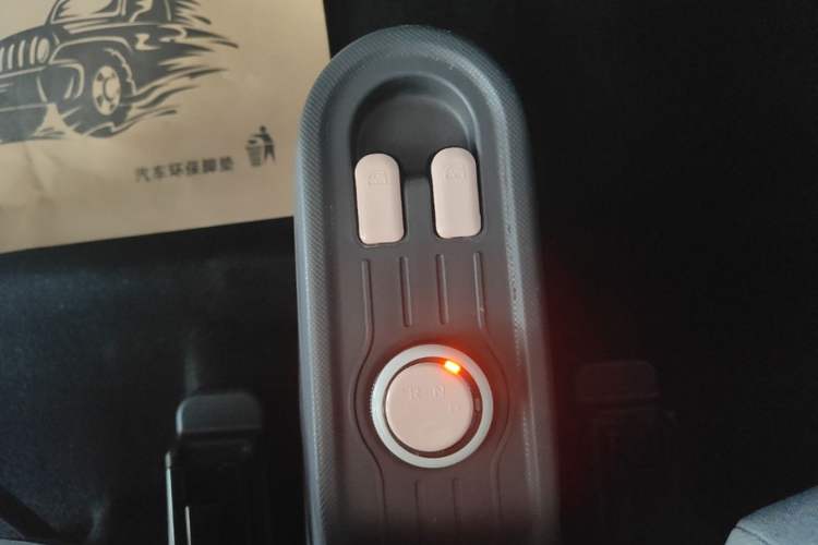 Used Wuling Hongguang MINIEV 2021 Macaron Fashion Edition Lithium-Ion Battery Gear Lever
