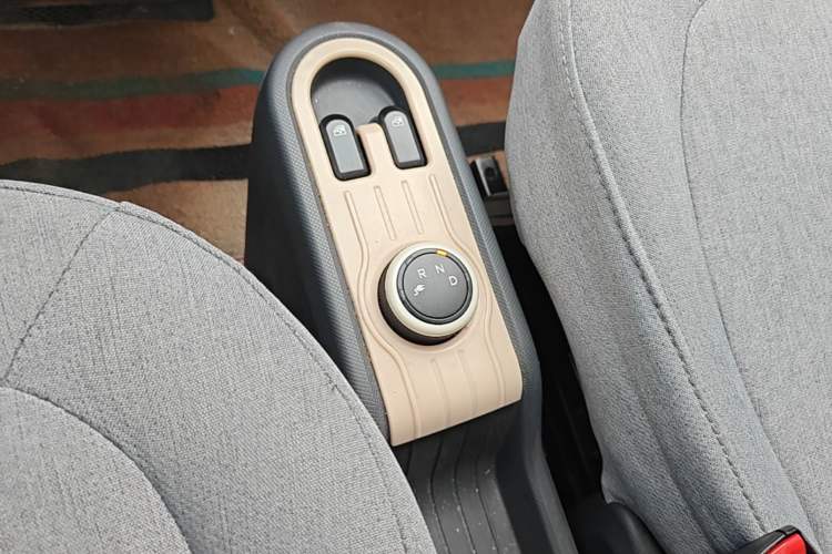 Used Wuling Hongguang MINIEV 2021 Macaron Fashion Model Lithium Iron Phosphate Gear Lever