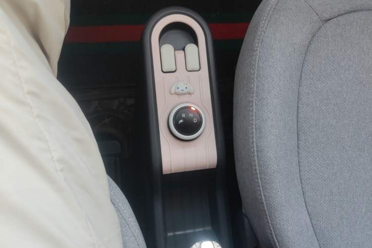 Used Wuling Hongguang MINIEV 2021 Macaron Premium Model – Lithium-NMC Gear Lever