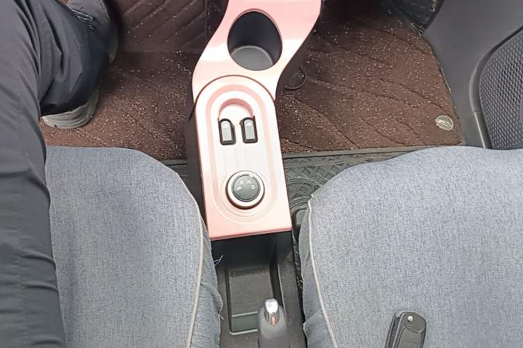 Used Wuling Hongguang MINIEV 2021 Macaron Fashion Model Lithium Iron Phosphate Gear Lever