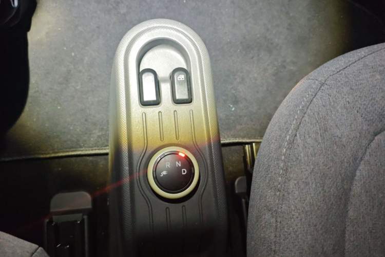 Used Wuling Hongguang MINIEV 2021 Macaron Premium Model – Lithium-NMC Gear Lever