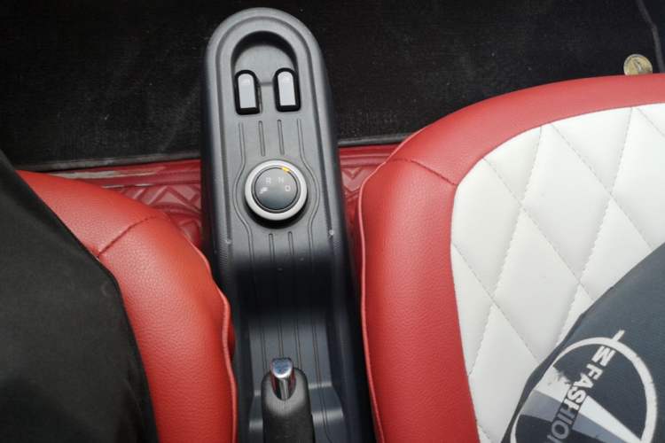 Used Wuling Hongguang MINIEV 2021 Macaron Fashion Model Lithium Iron Phosphate Gear Lever