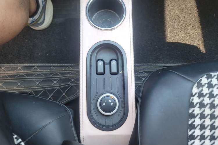 Used Wuling Hongguang MINIEV 2021 Macaron Fashion Edition Lithium-Ion Battery Gear Lever