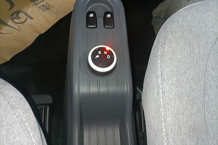 Used Wuling Hongguang MINIEV 2021 Macaron Premium Model – Lithium Iron Phosphate Gear Lever