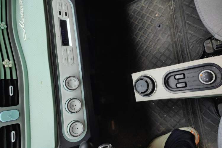 Used Wuling Hongguang MINIEV 2021 Macaron Fashion Model Lithium Iron Phosphate Audio And AC Panel