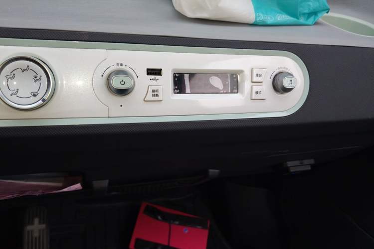 Used Wuling Hongguang MINIEV 2021 Macaron Premium Model – Lithium Iron Phosphate Audio And AC Panel