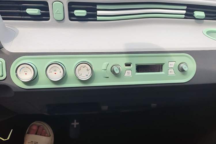 Used Wuling Hongguang MINIEV 2021 Macaron Premium Model – Lithium Iron Phosphate Audio And AC Panel