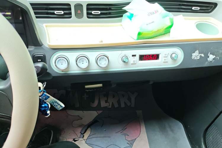 Used Wuling Hongguang MINIEV 2021 Macaron Premium Model – Lithium Iron Phosphate Audio And AC Panel