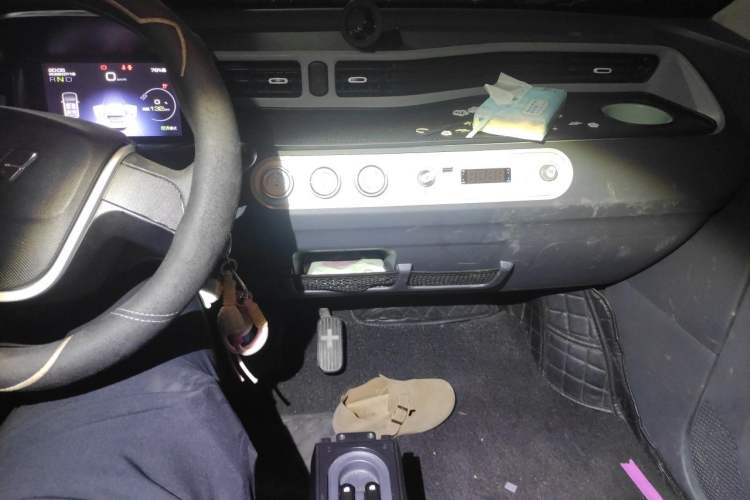 Used Wuling Hongguang MINIEV 2021 Macaron Premium Model – Lithium-NMC Audio And AC Panel