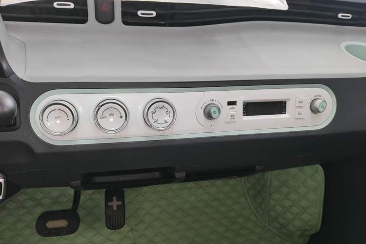 Used Wuling Hongguang MINIEV 2021 Macaron Premium Model – Lithium Iron Phosphate Audio And AC Panel
